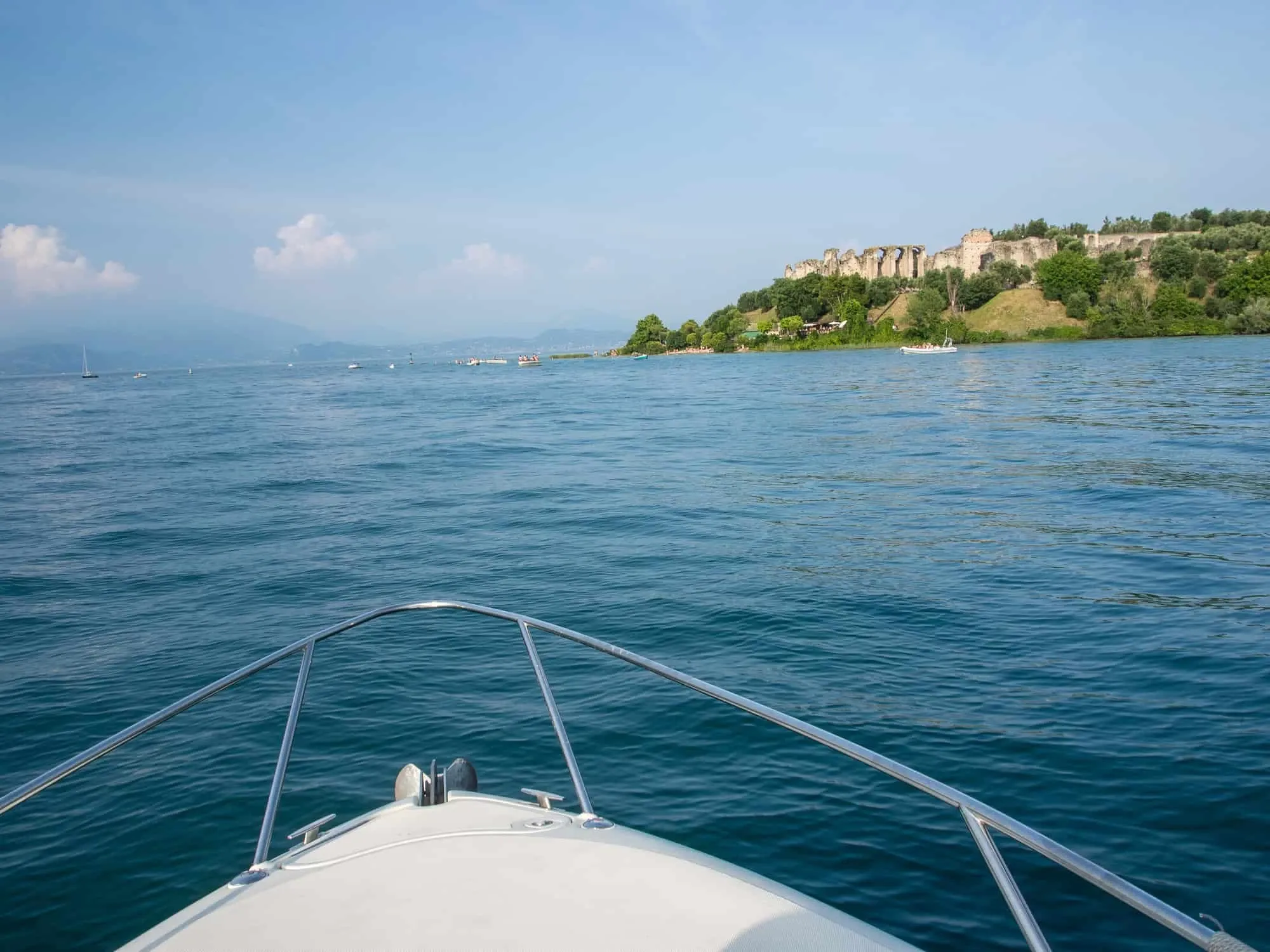 Sirmione vom Gardasee aus Italien