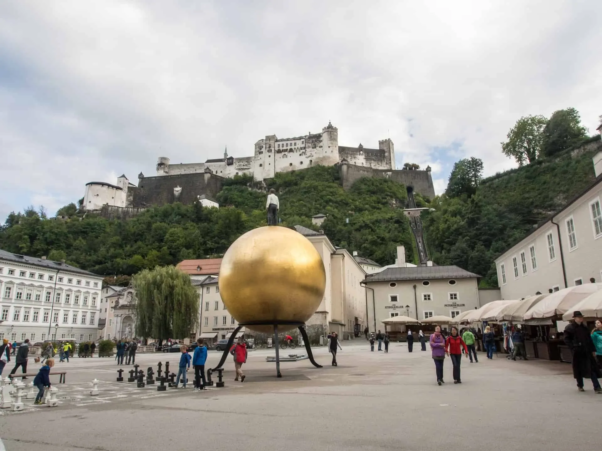 Festung Salzburg von der Altstadt aus gesehen
