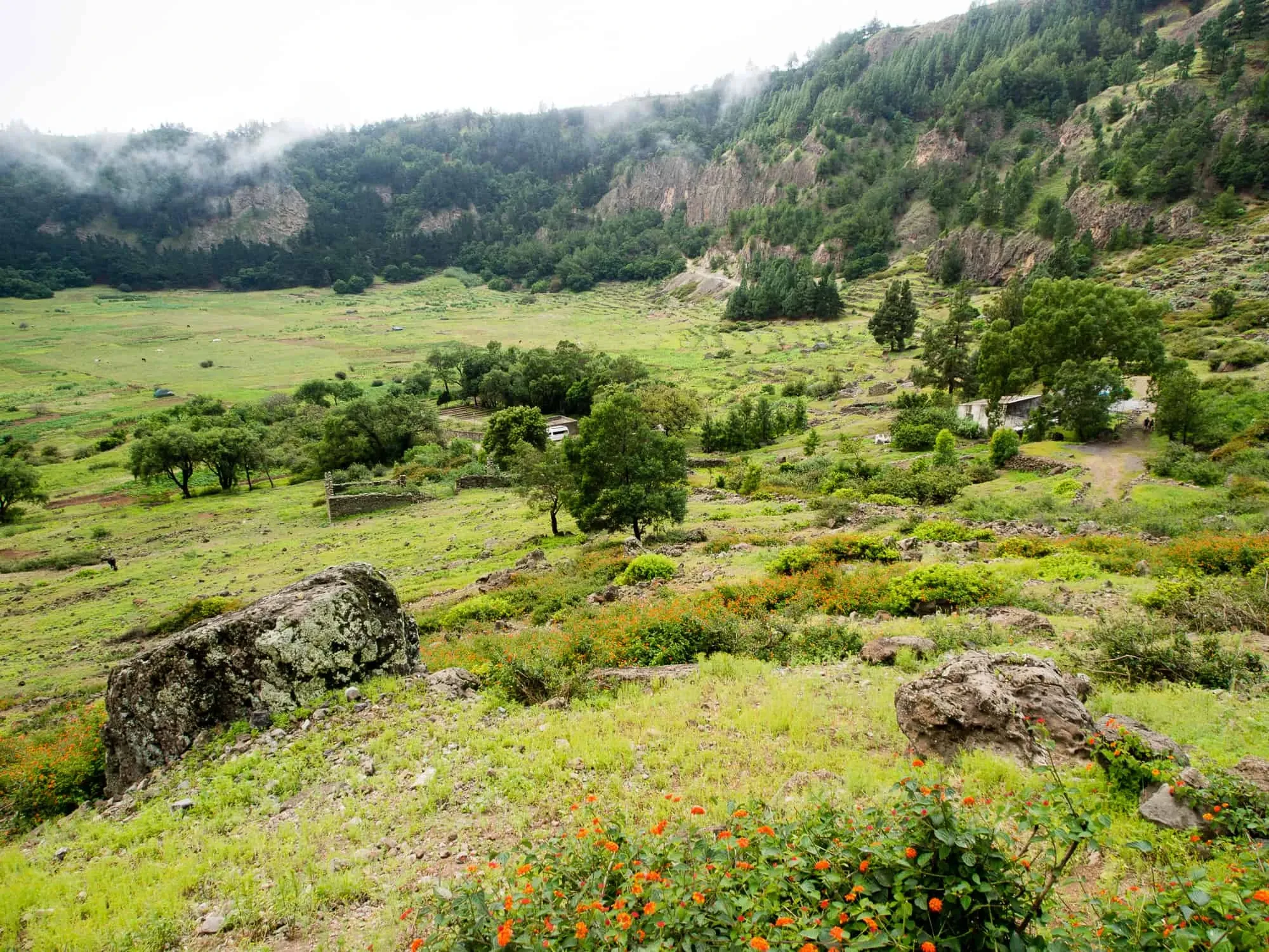 Erlebnisreiche Wanderung vom Cova Krater ins Paul Tal auf Santo Antao