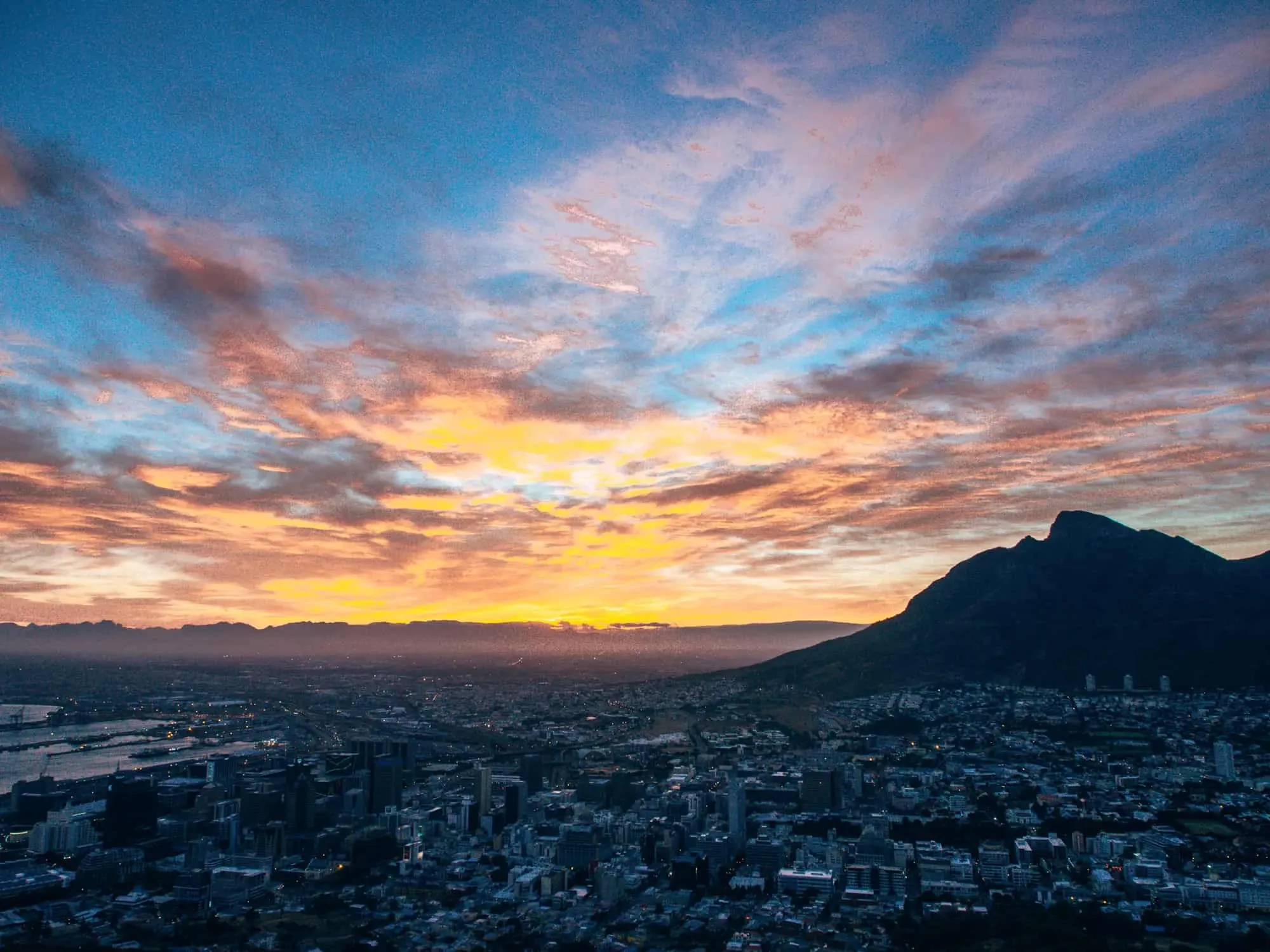 Sonnenaufgang über Kapstadt Südafrika