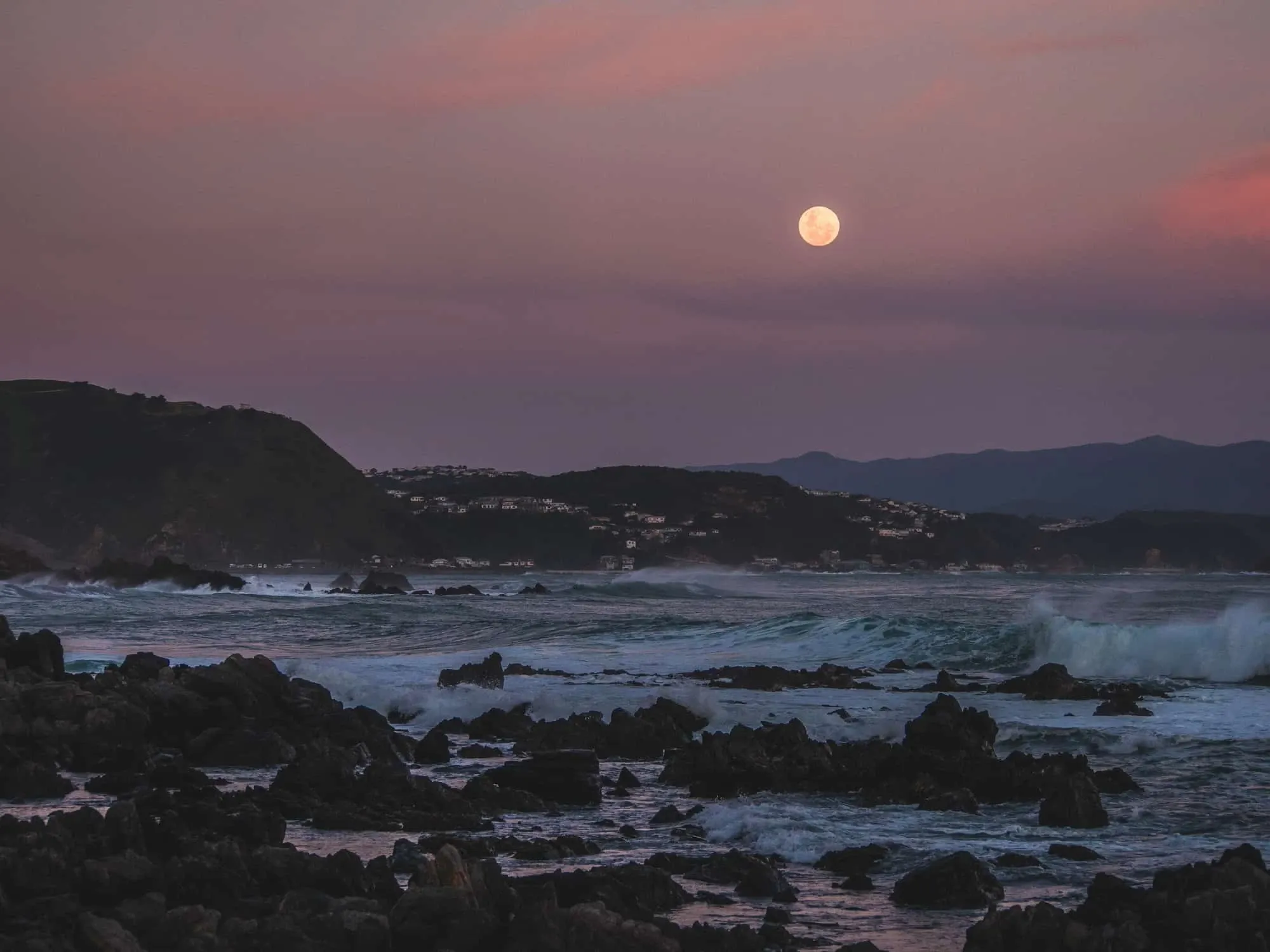 Vollmond über Wellington Neuseeland