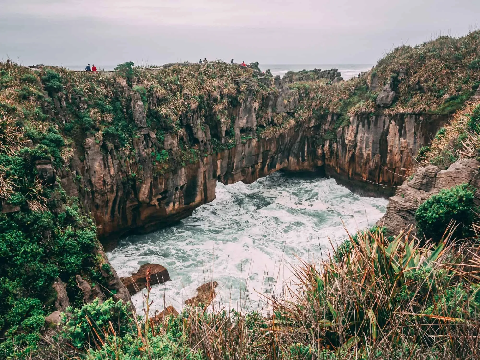 Pancake Rocks bei Regenwetter