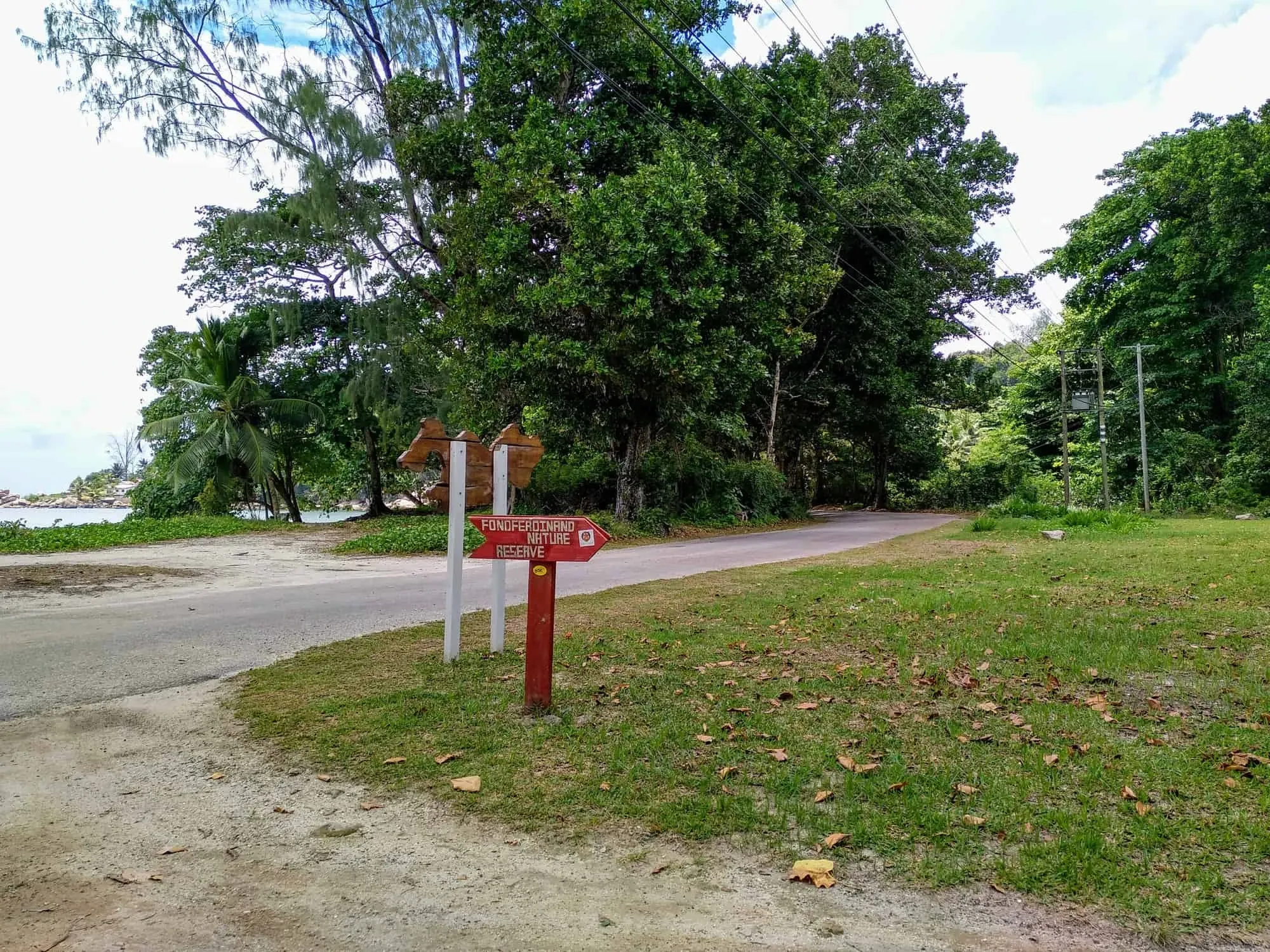 Hinweisschild zum Fond Ferdinand auf Praslin Seychellen