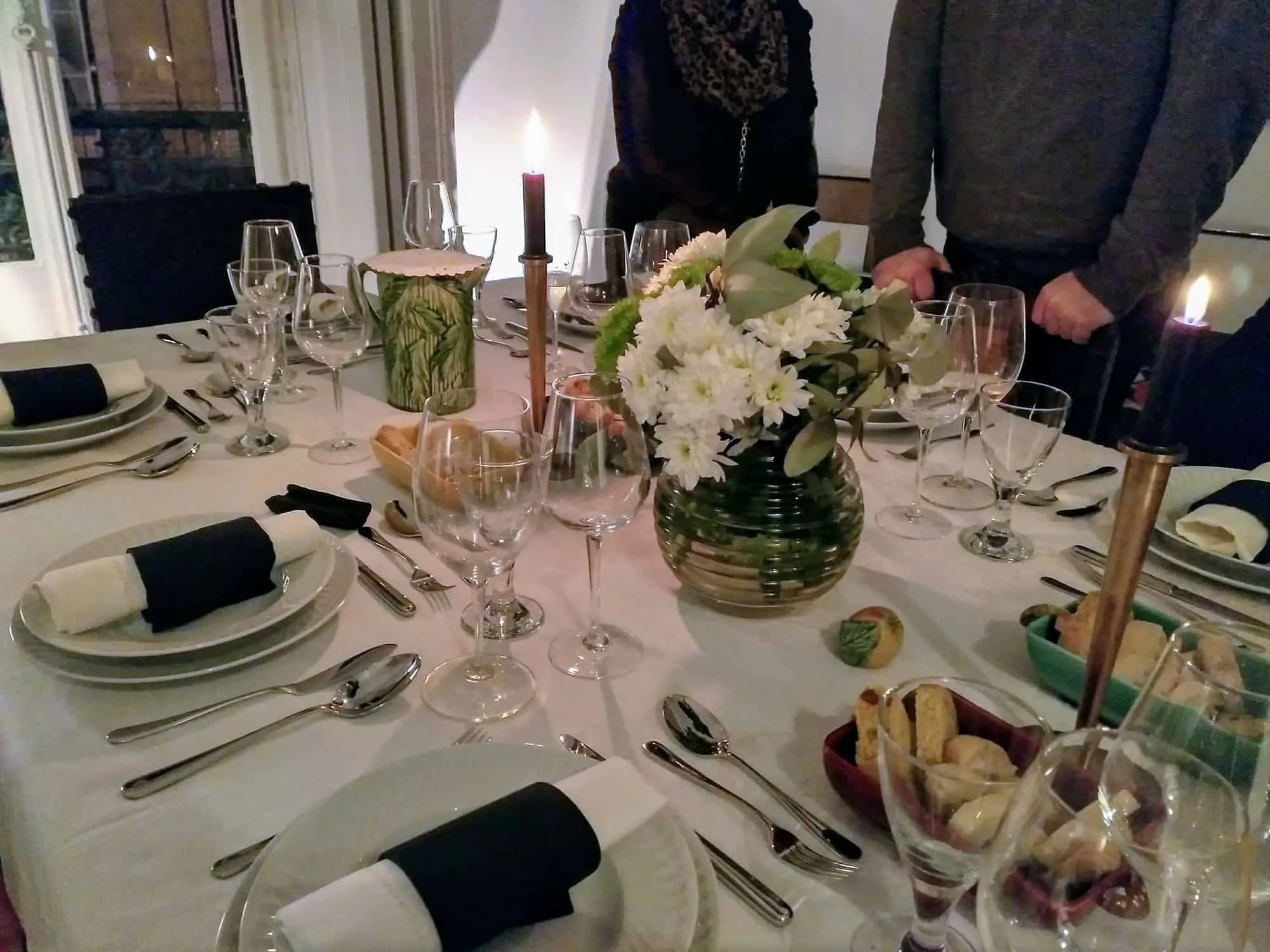 Eingedeckter Tisch beim Secret Supper Club in Lissabon Portugal