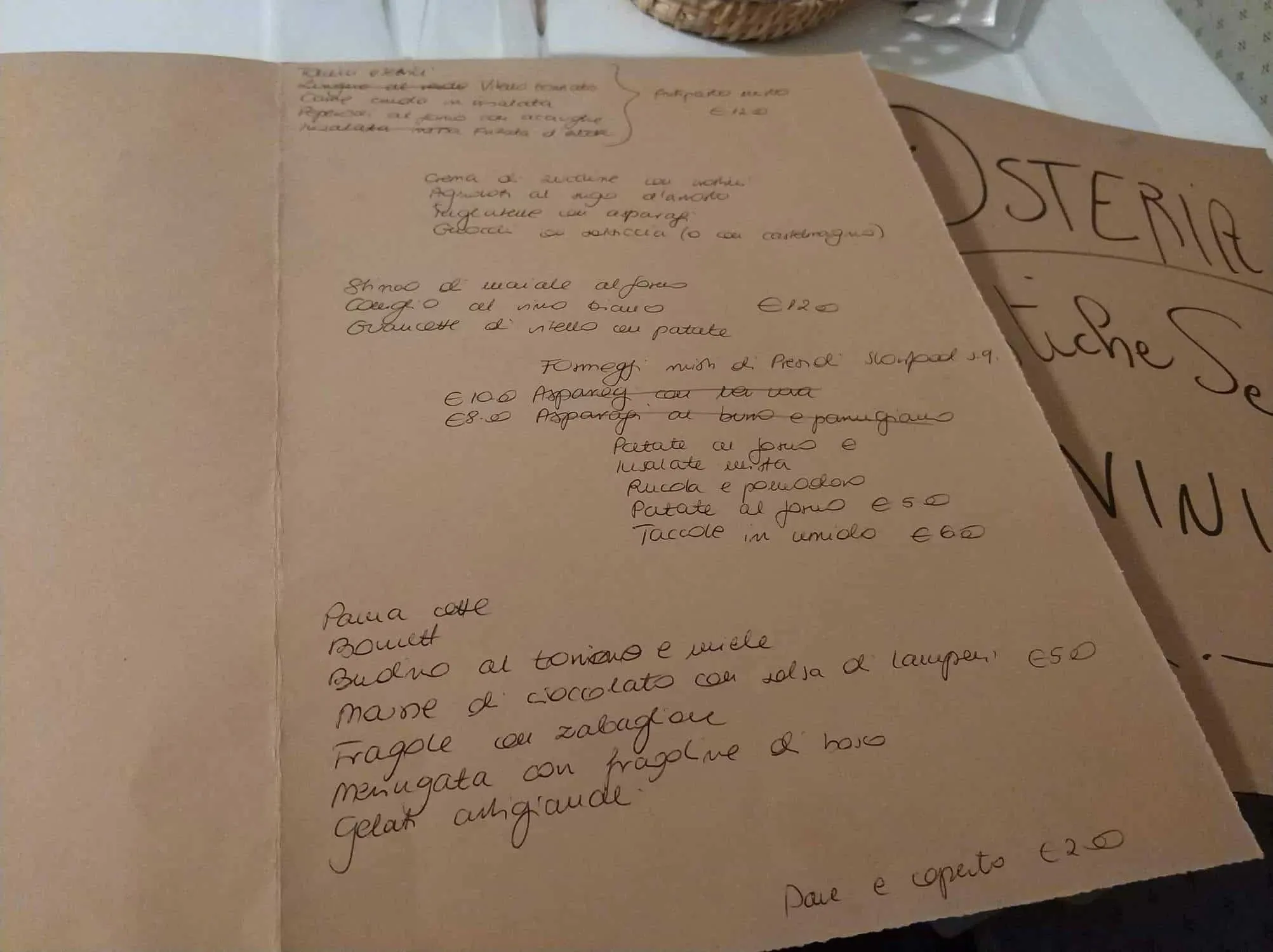 Speisekarte in der Osteria Antiche Sere in Turin Italien