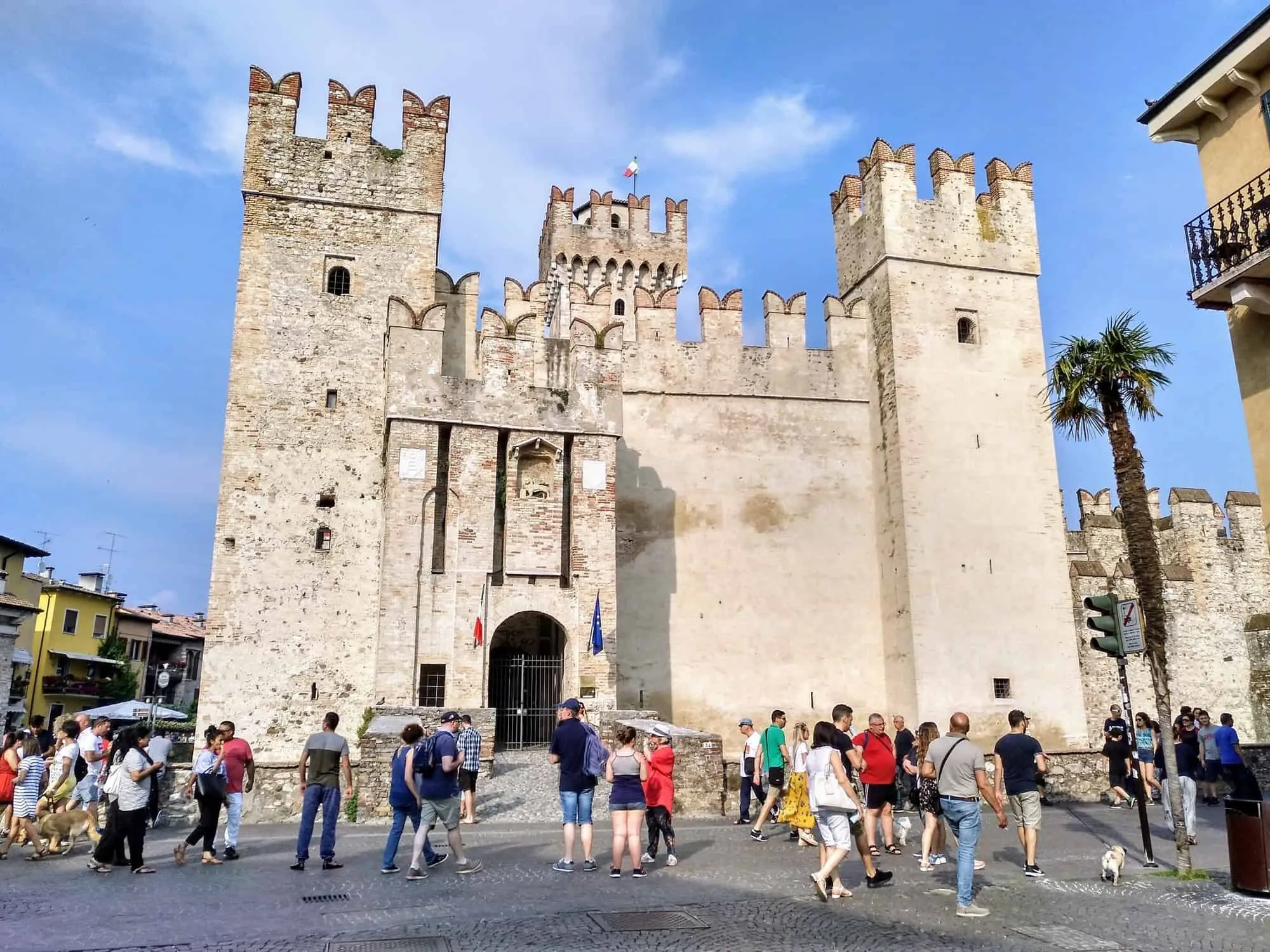 Sirmione am Gardasee – besser zu Fuß oder per Boot erkunden?