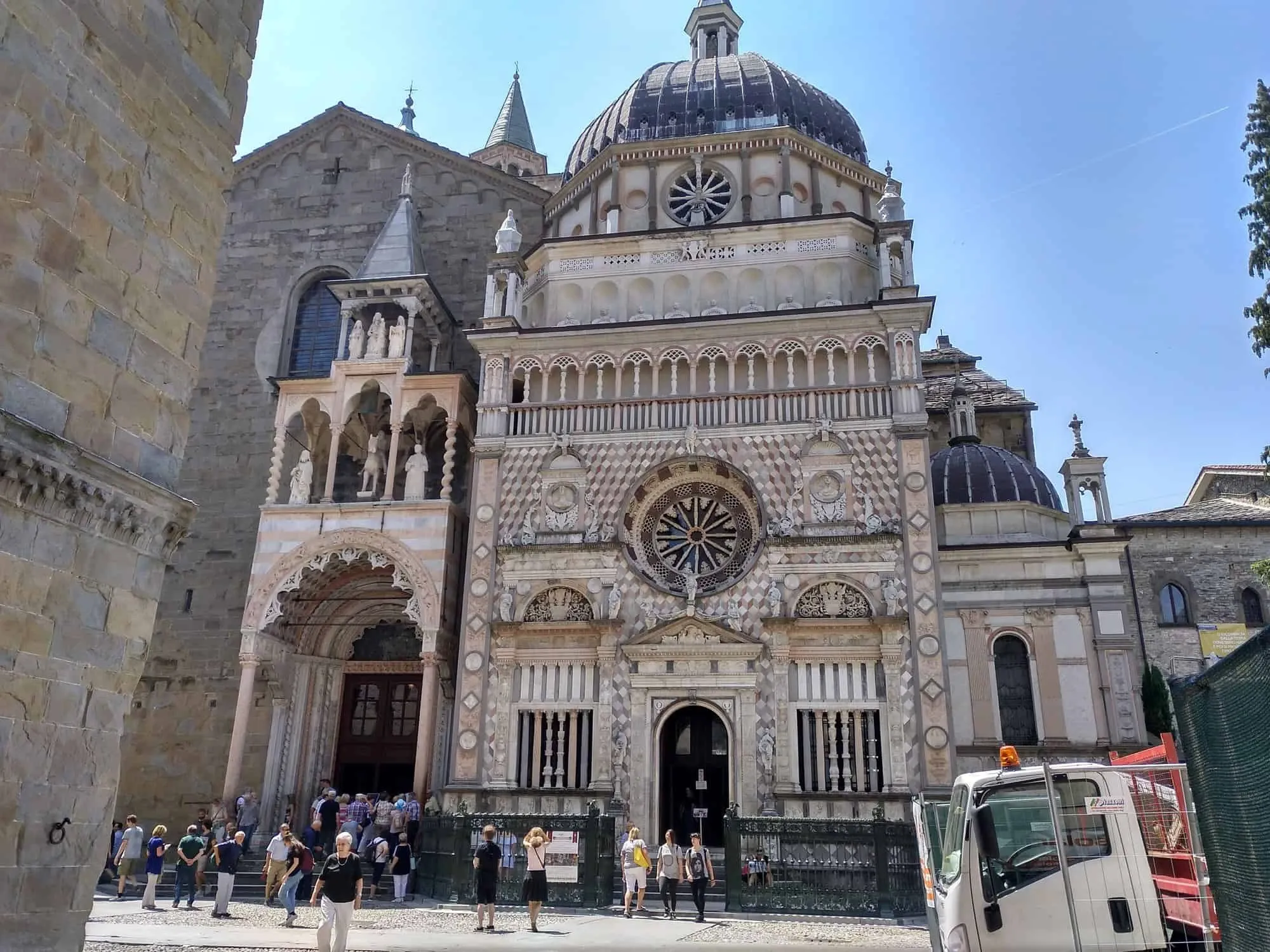 Dom von Außen in Bergamo Italien