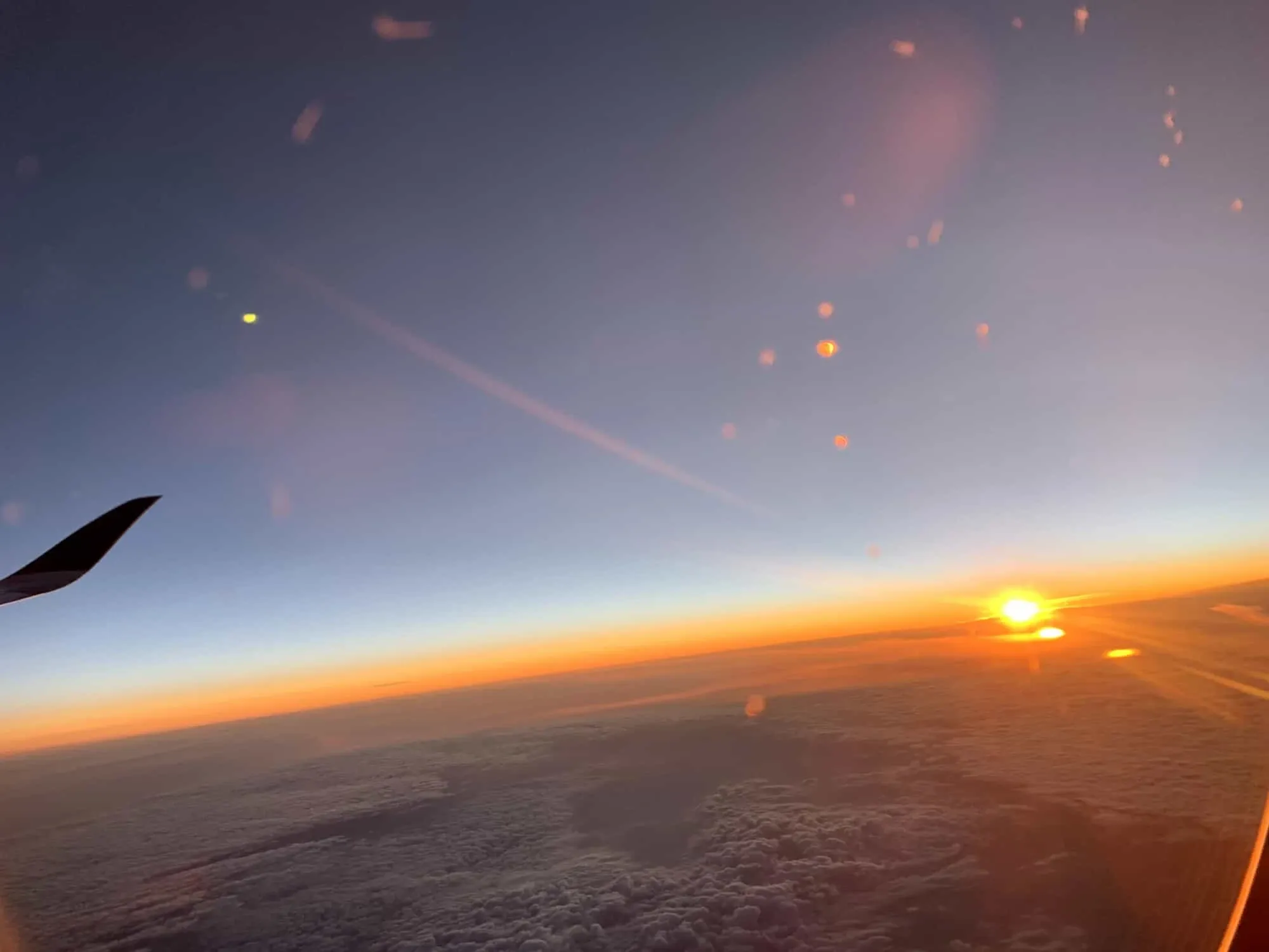 Sonnenaufgang aus Flugzeug