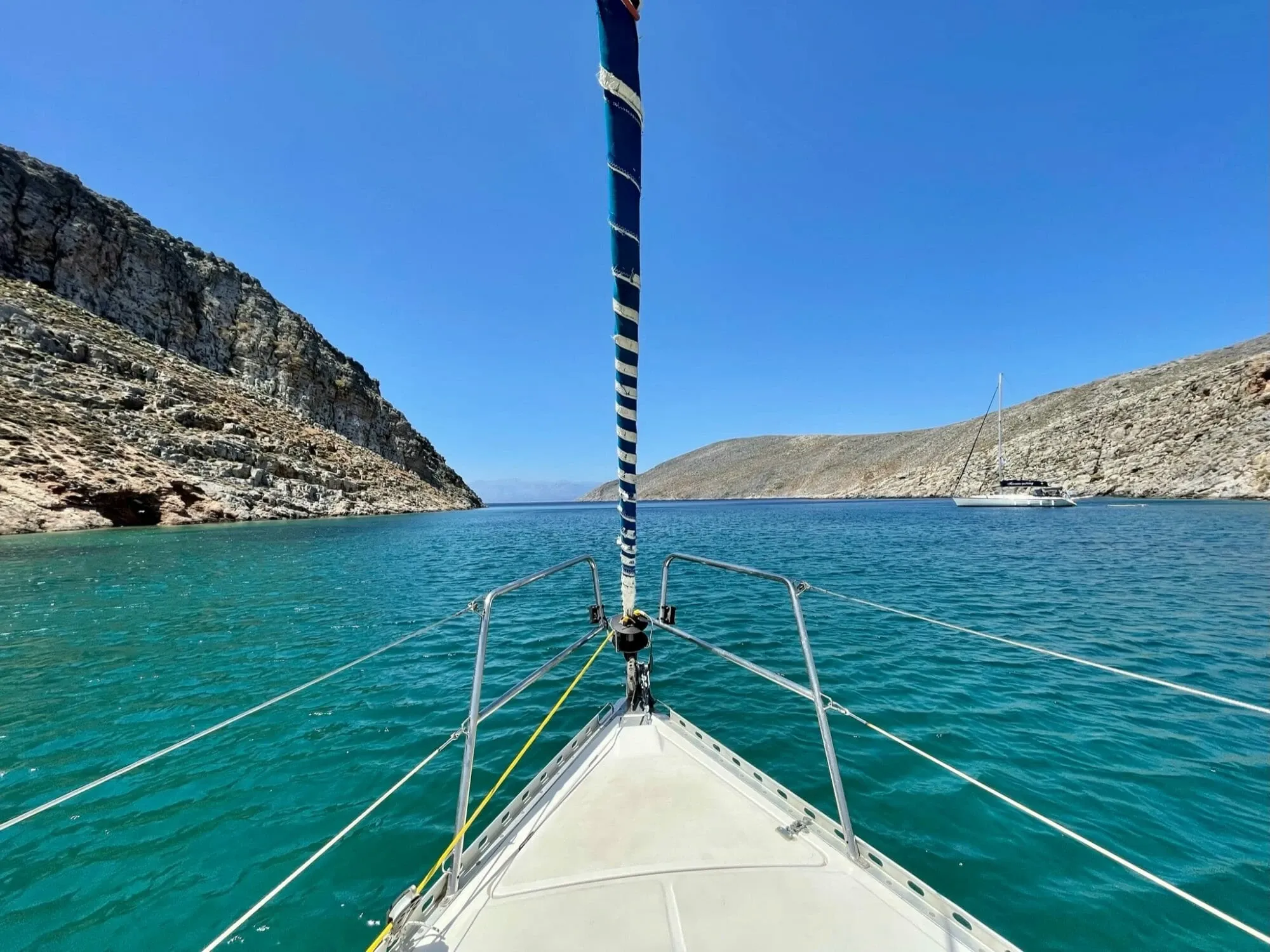 Erlebe die Schönheit der griechischen Insel Dia bei einer Segelbootstour